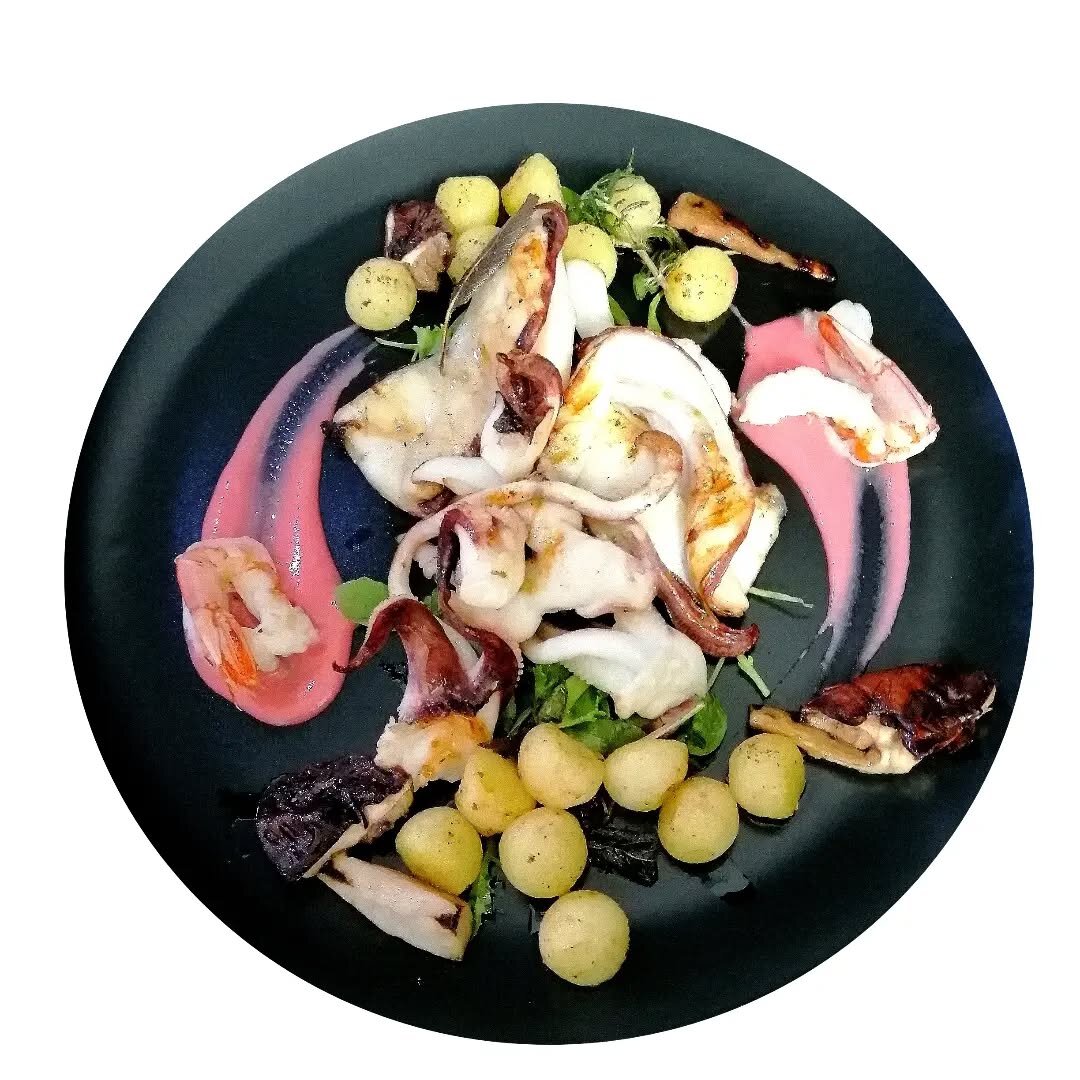 Carpaccio di cinghiale ai fichi con mousse di ricotta