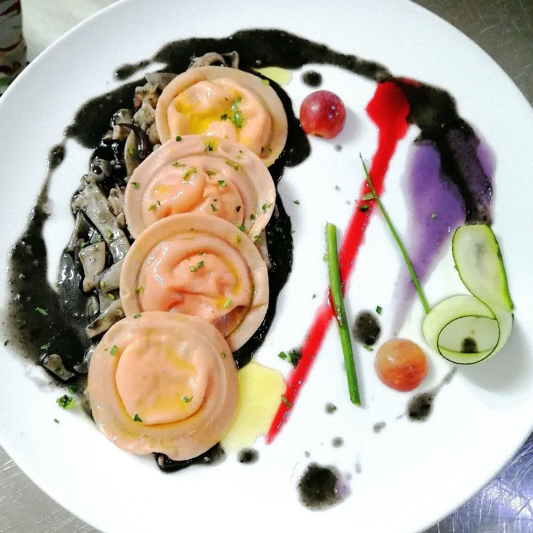 Sei coppette di degustazione di crudo